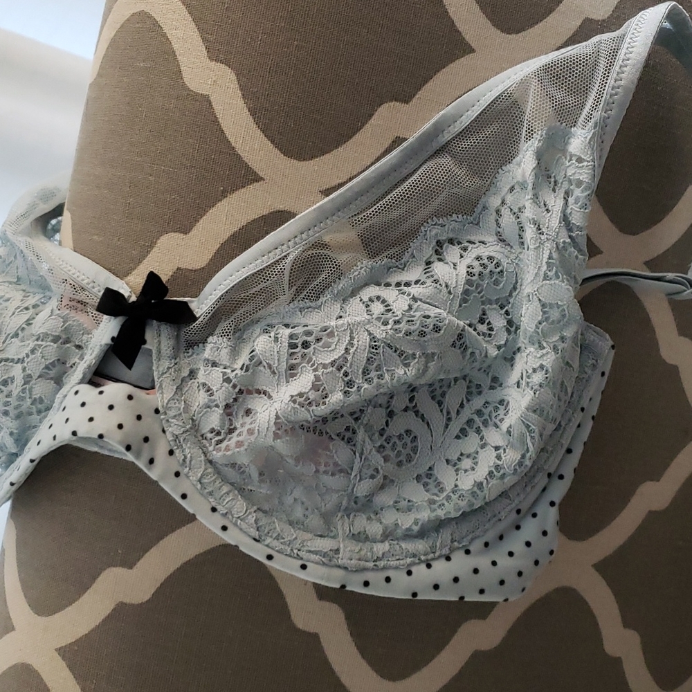 Vs bra